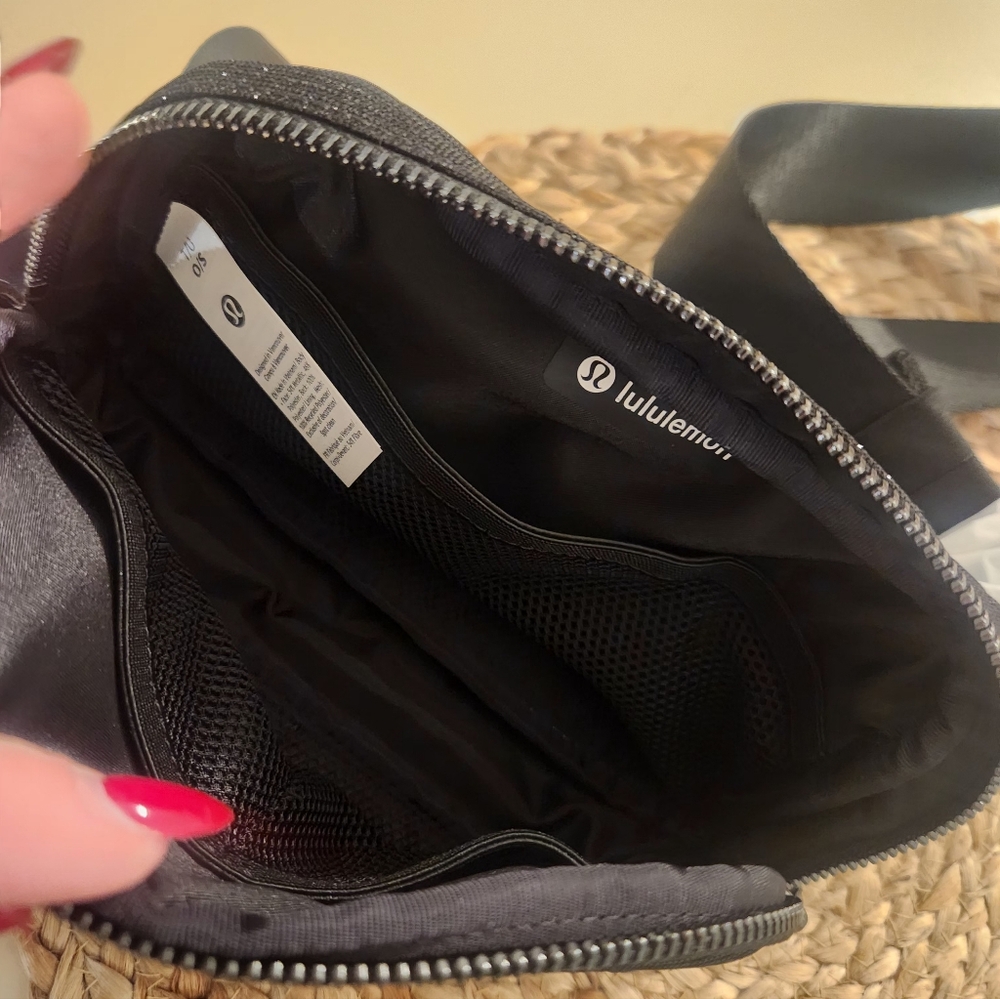 Lululemon Black Sparkle Belt Bag - Picture 4 of 5